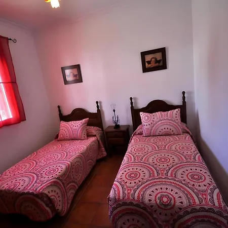 Villa Con Piscina Compartida Y Jardin En - Solo Familias - Es-180-81